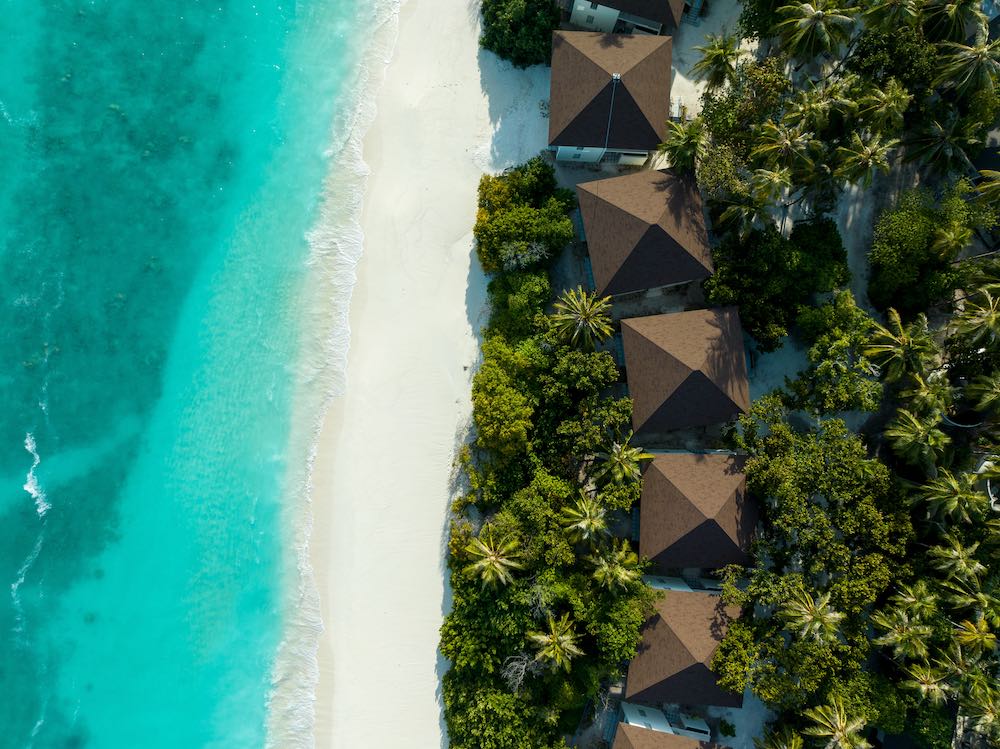 Avani+ Fares Maldives Resort - Bild 4