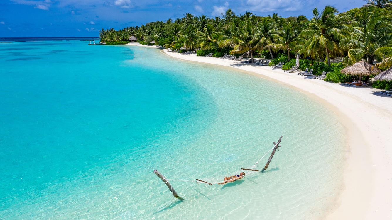 Sheraton Maldives Full Moon Resort & Spa — Beach