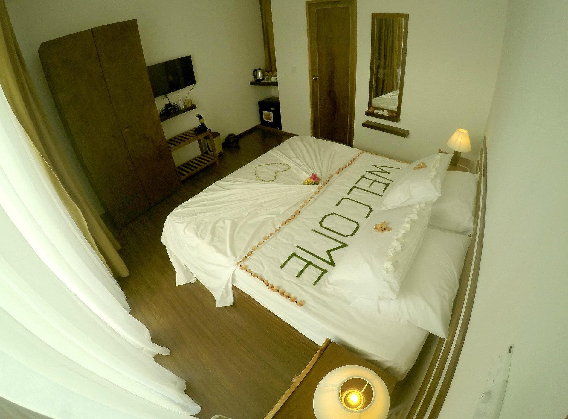 Dhiffushi White Sand Beach Hotel