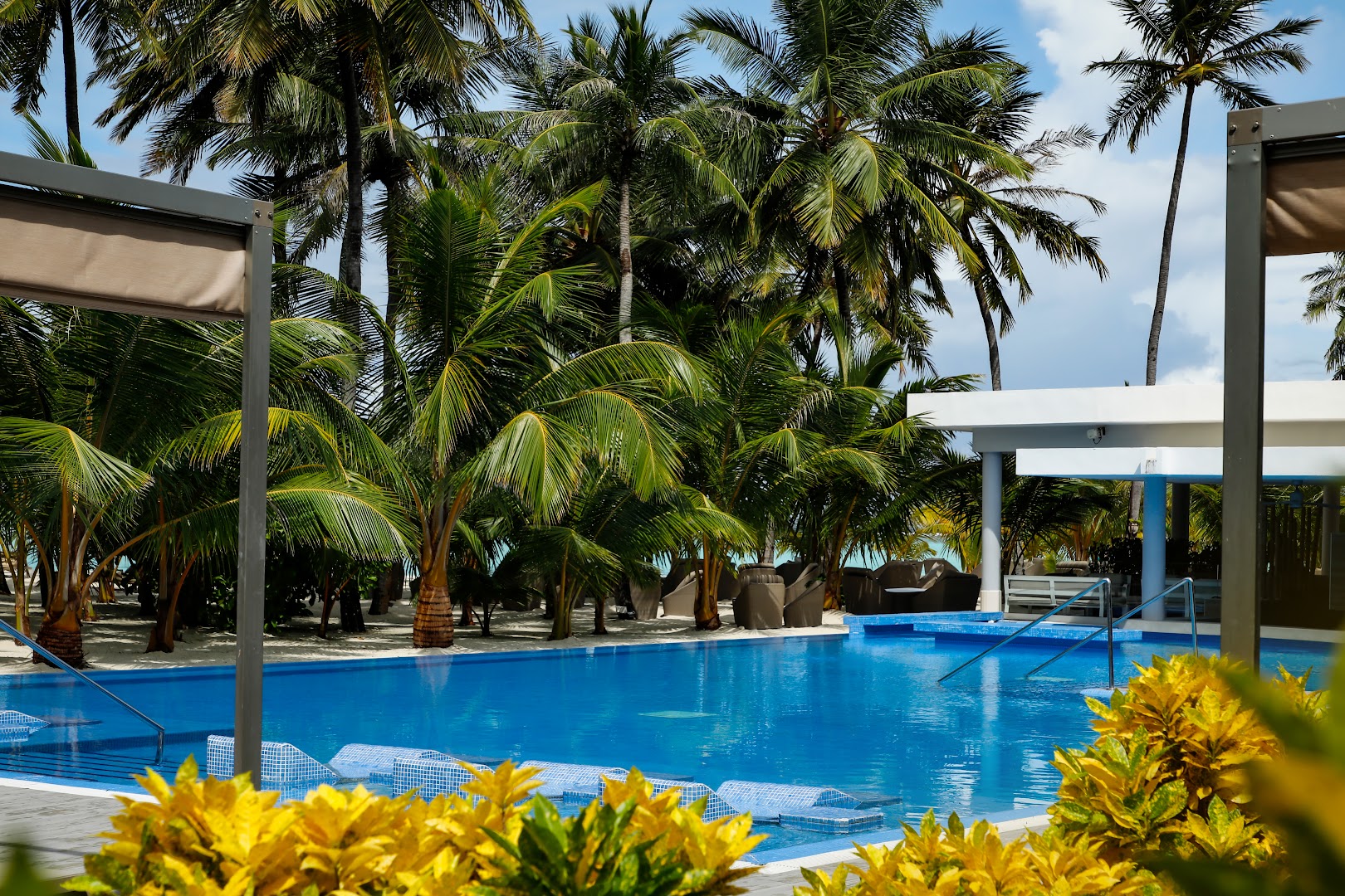 Krystal at Hotel Riu Palace Maldivas thumbnail 7