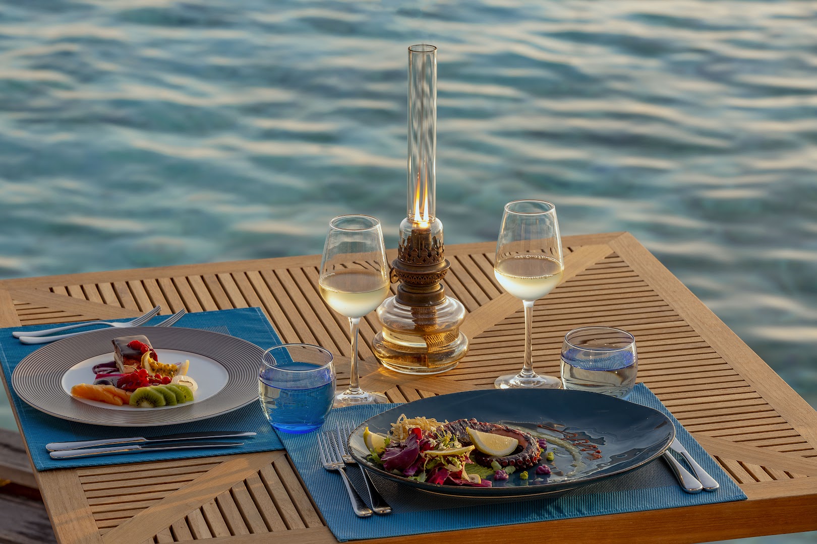Aqua Restaurant at Komandoo Island Resort & Spa thumbnail 8