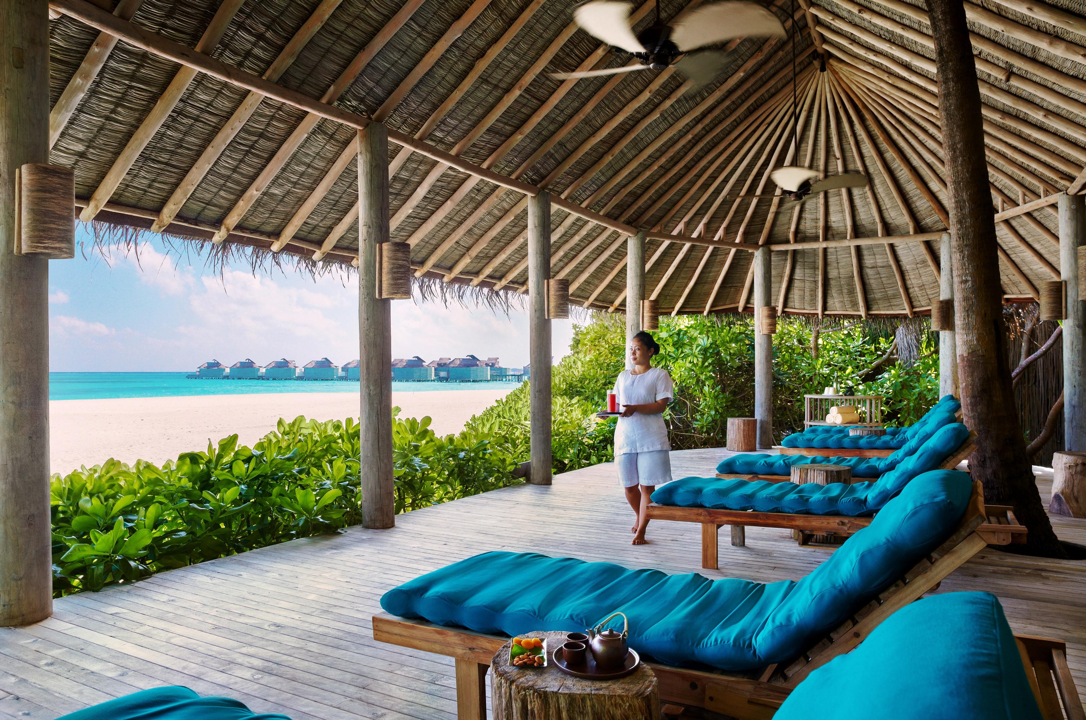 Chill at Six Senses Laamu thumbnail 6