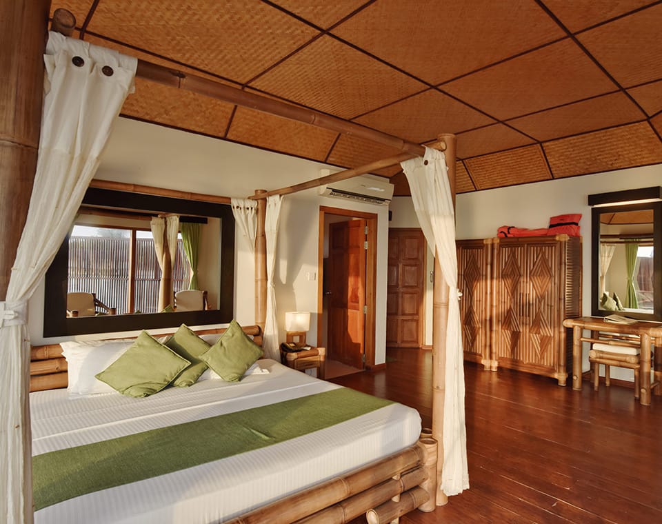 Semi-Water Bungalow