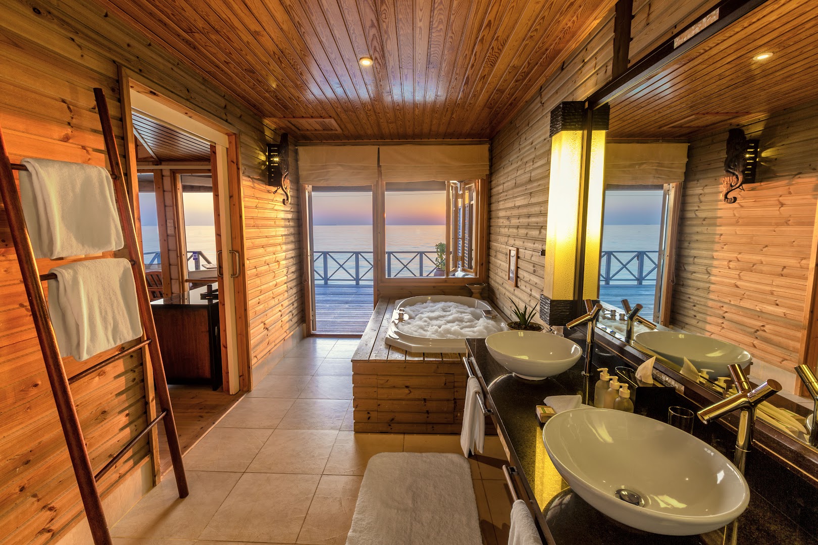 Aqua Restaurant at Komandoo Island Resort & Spa thumbnail 7