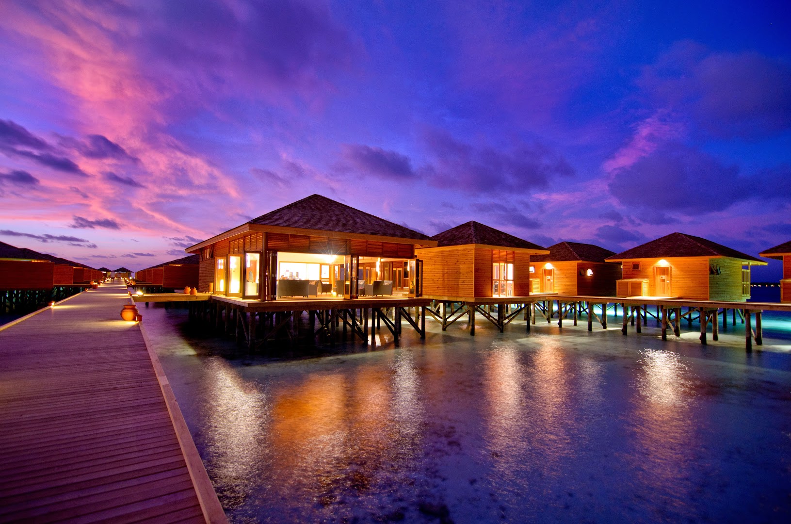 Bonthi Bar at Vilamendhoo Island Resort & Spa thumbnail 7