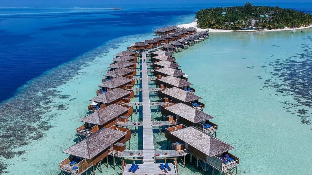 Bonthi Bar at Vilamendhoo Island Resort & Spa thumbnail 4