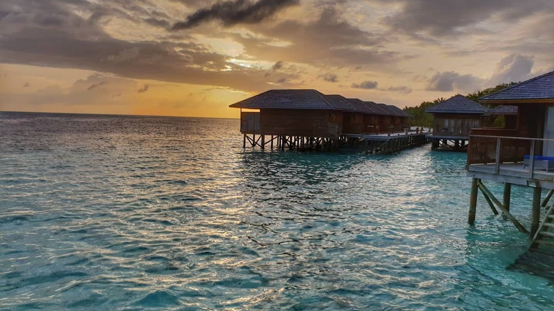 Bonthi Bar at Vilamendhoo Island Resort & Spa thumbnail 3