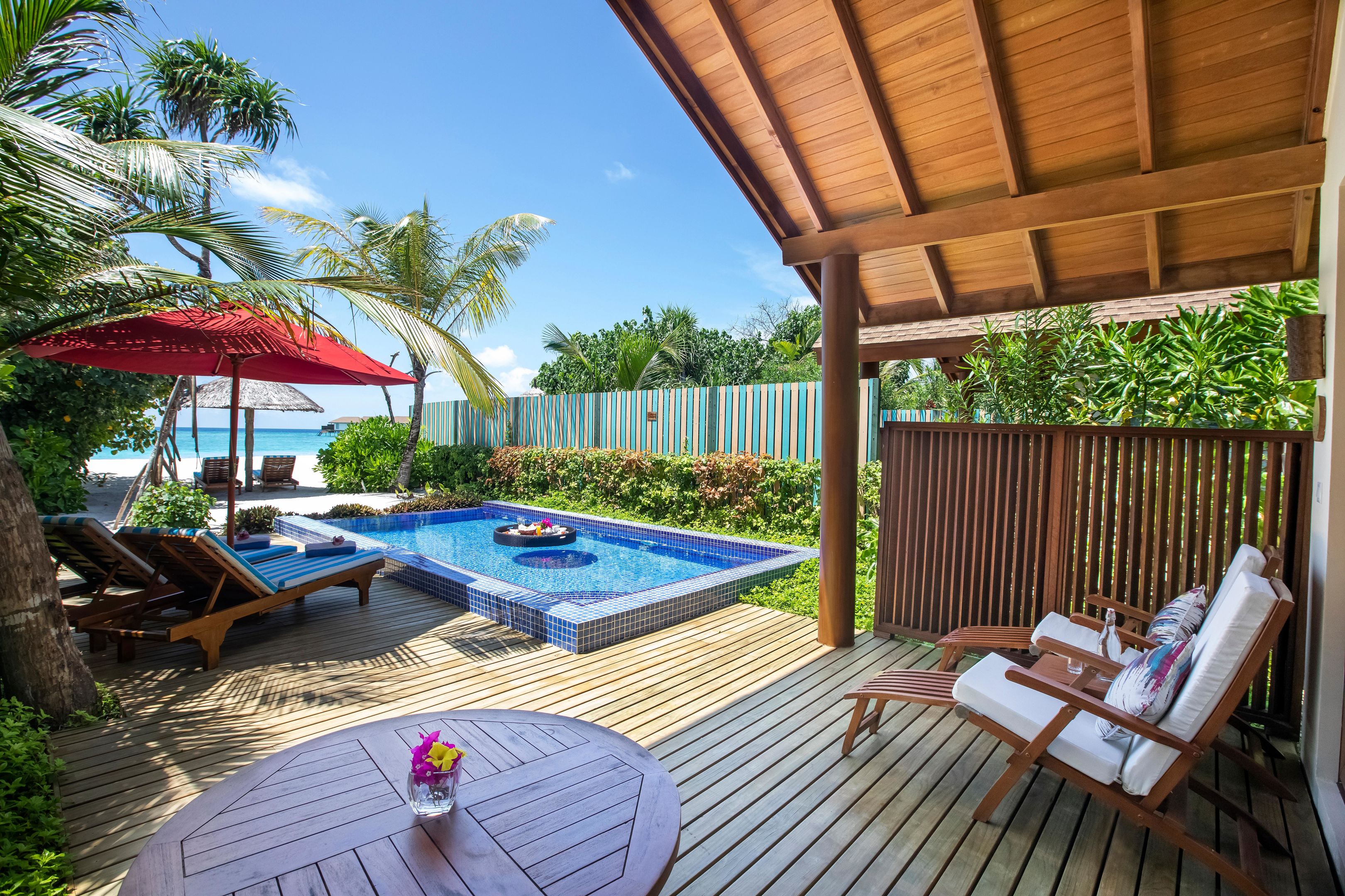 Vakaru Restaurant at Reethi Faru Resort thumbnail 4