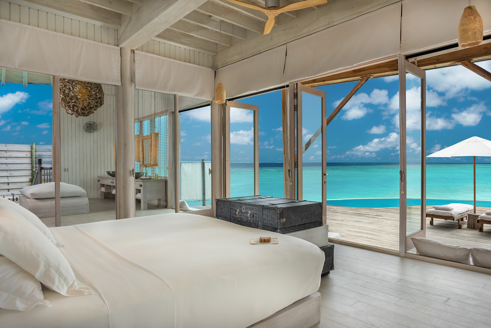 Cinema Paradiso Bar at SonevaFushi thumbnail 5
