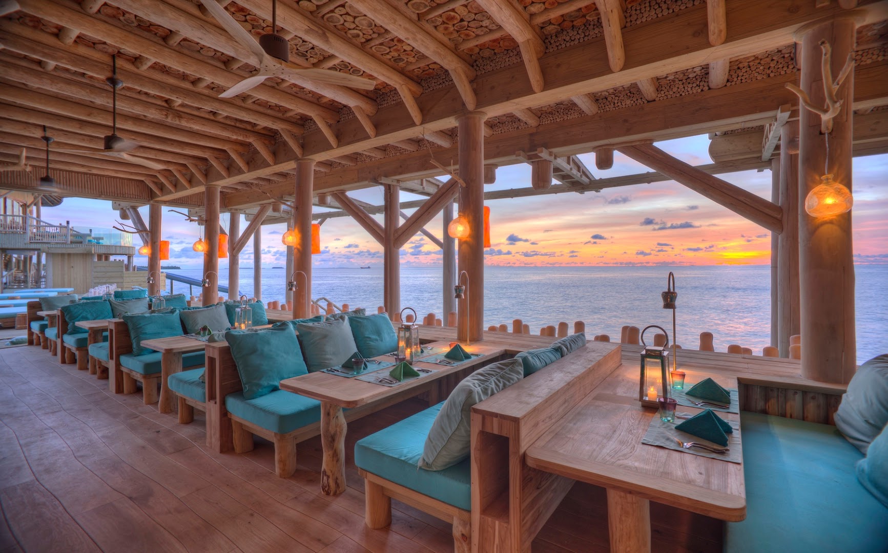 Cinema Paradiso Bar at SonevaFushi thumbnail 3