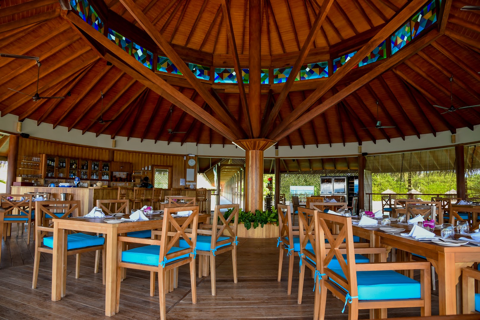 Vakaru Restaurant at Reethi Faru Resort thumbnail 6
