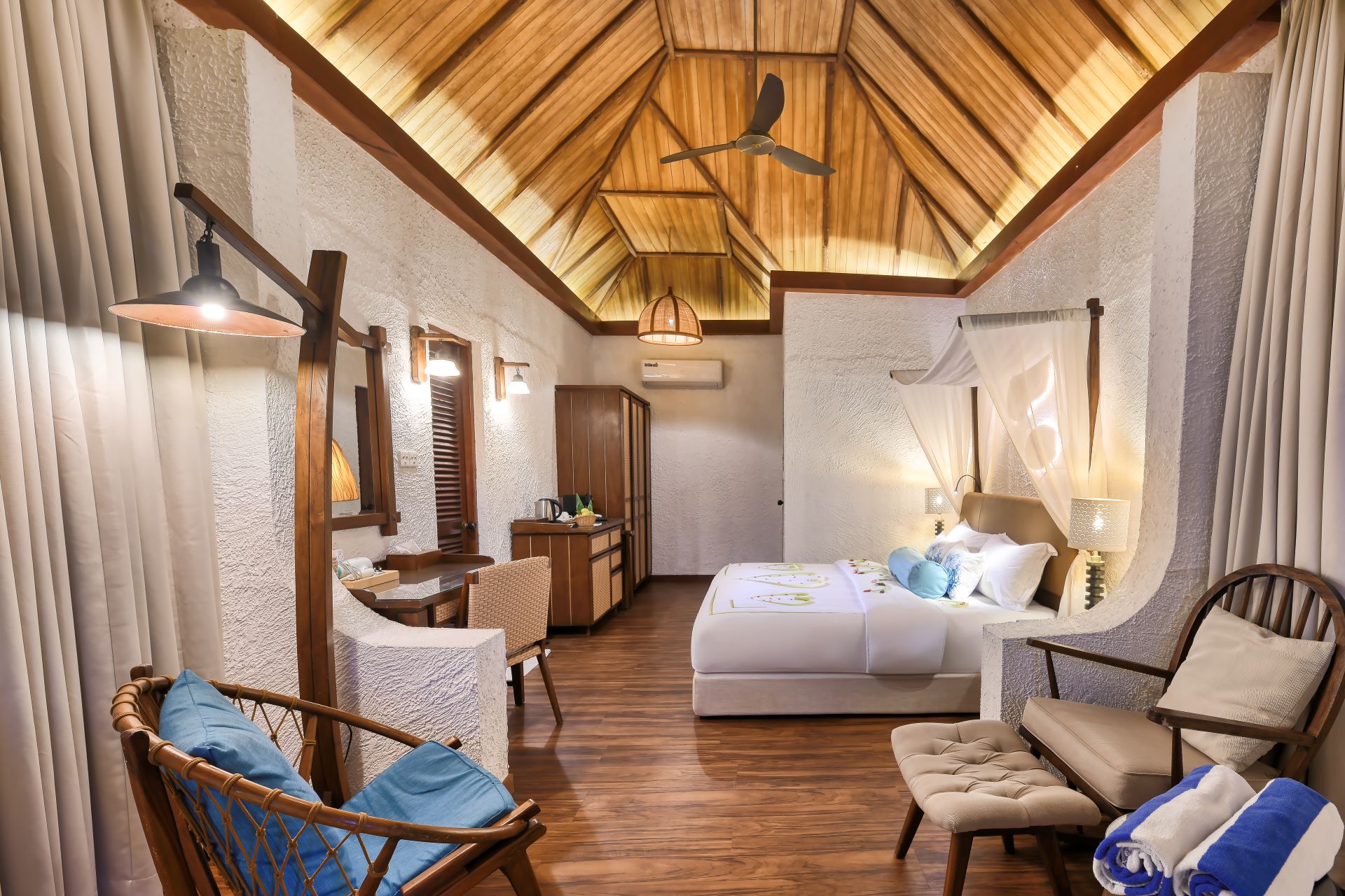 Deluxe Beach Bungalow